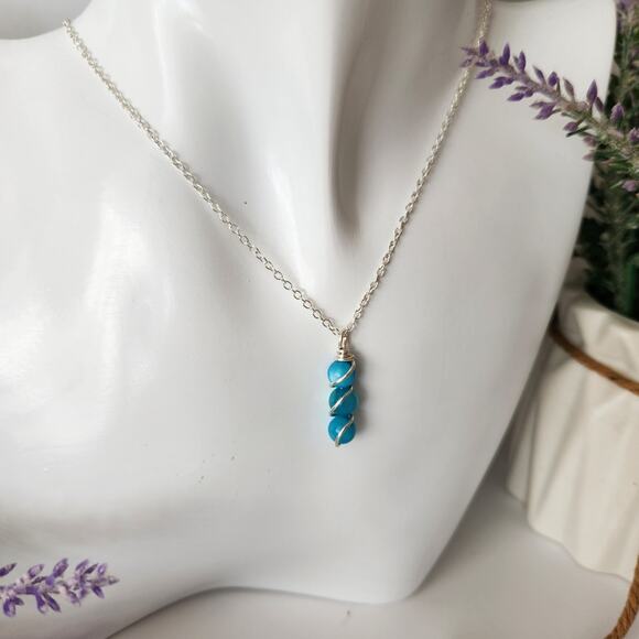 Silver Dainty Turquoise Seashell Bar Necklace / Wire Wrapped Pendant Necklace - Picture 4 of 7